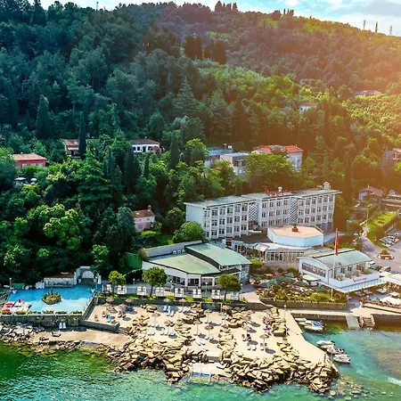 Barbara Beach And Spa