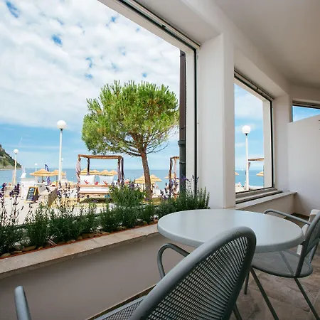 Barbara Beach And Spa Hotel